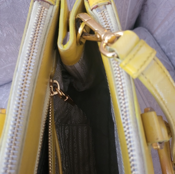 (SOLD)Authentic Prada Galleria Saffiano Leather two way bag - Picture 13 of 16